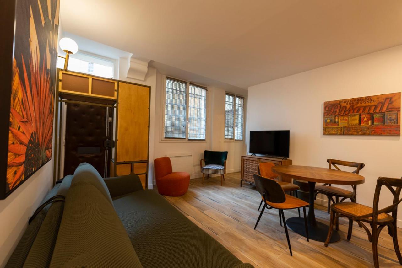 Appartement Au Pied De La Tour à Paris Extérieur photo