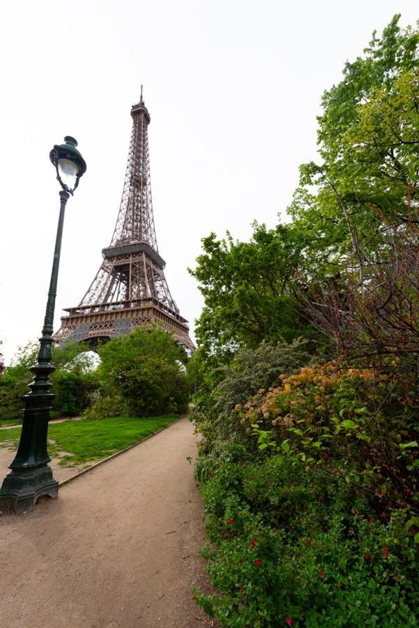 Appartement Au Pied De La Tour à Paris Extérieur photo