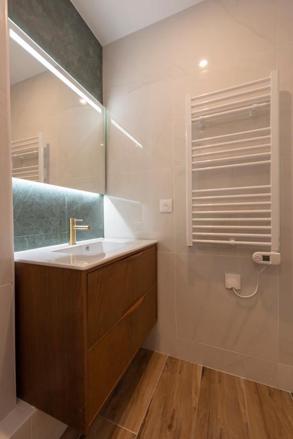 Appartement Au Pied De La Tour à Paris Extérieur photo